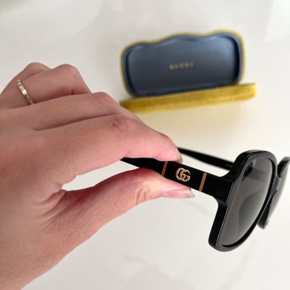 Authentic Gucci like new Sunglasses With Gucci Case - Picture 2 of 4
